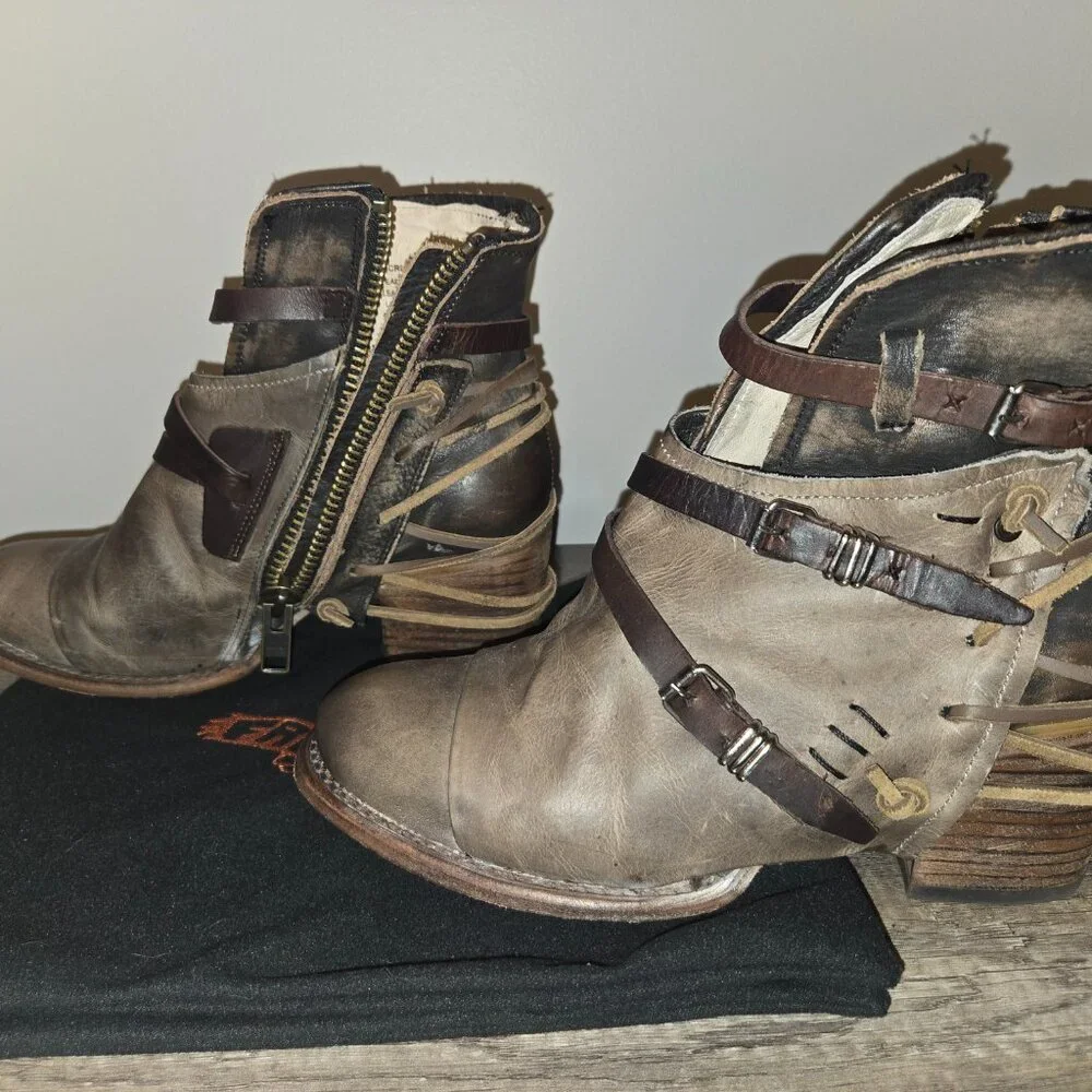 🦅 Freebird Distressed Grey Leather Buckle Boots Size 10 🦅 - Picture 5 of 10